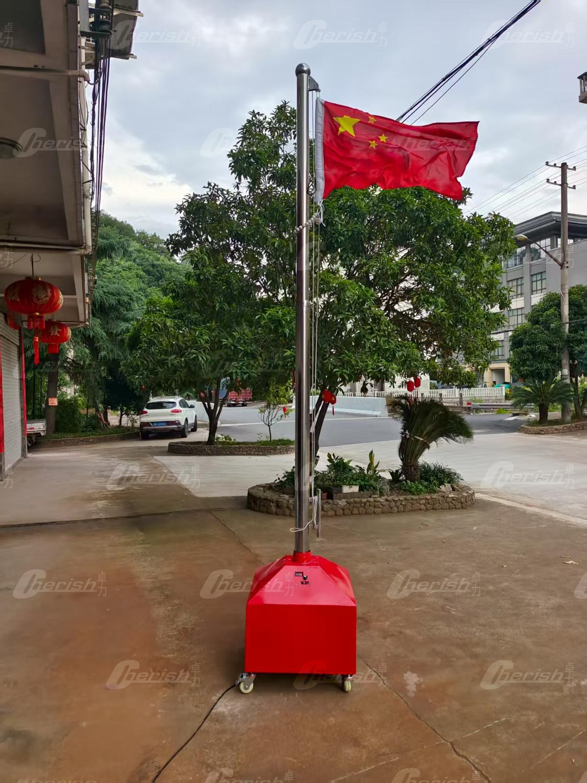 自動出風旗桿，旗幟可自動飄逸